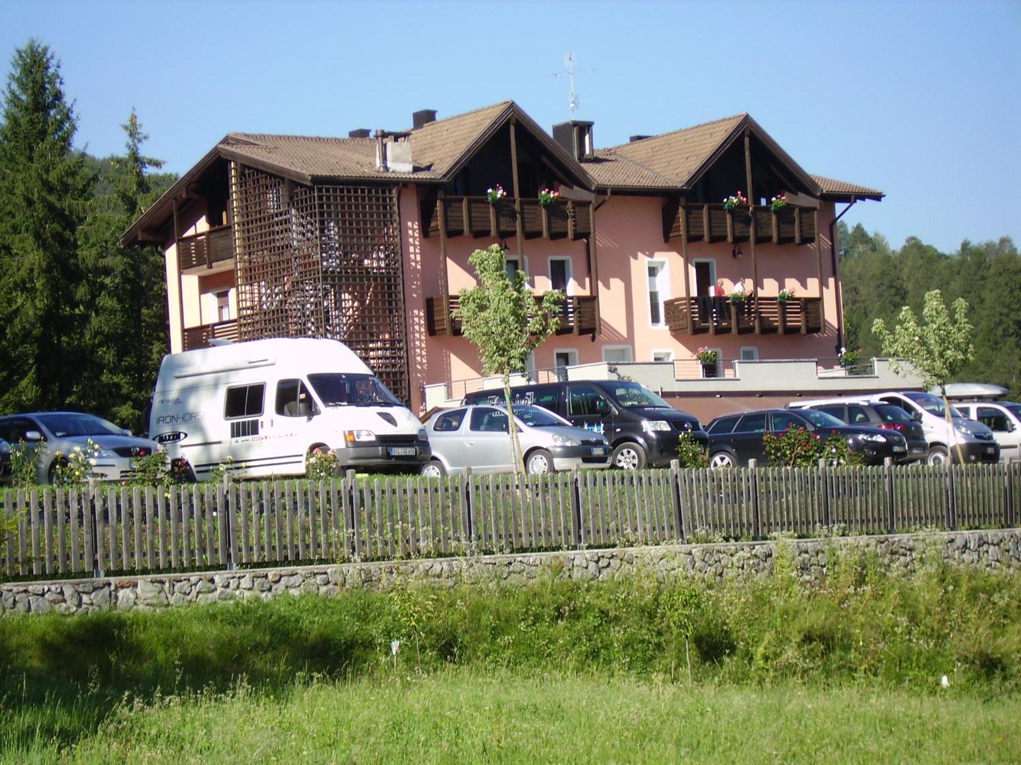 Park Hotel Bellevue Dimaro Exterior foto